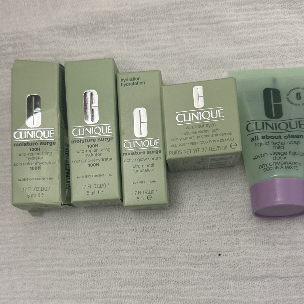 Clinique Moisture Surge Set - Green and Purple